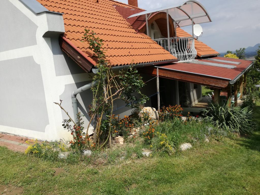 Margo Nyaralo Villa Balatonederics Exteriör bild